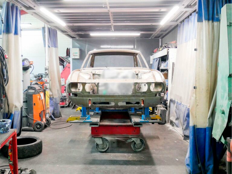 Travail sur le chassis de la 504 du Projet-A par Allure Provence Automotive