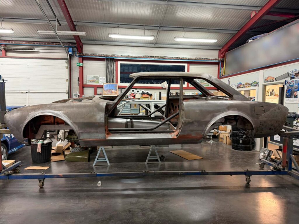 Avancée de l'arceau sur la 504 coupé