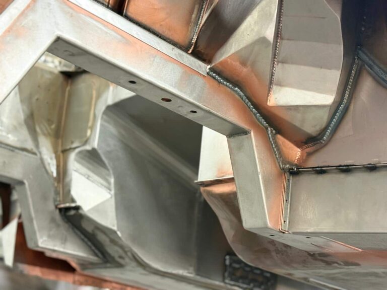 Renfort chassis sous baie moteur par RS motorsport pour Allure Provence Automotive