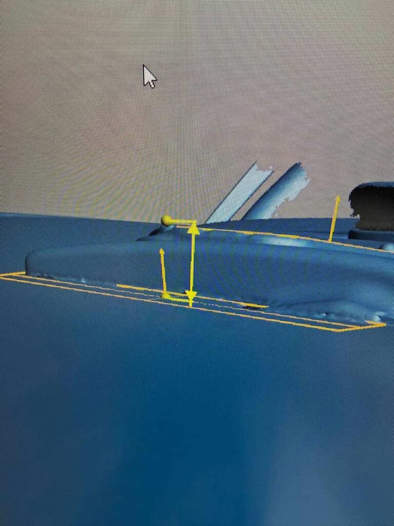 Scan 3d de la zone du capot de la 504 coupé en vue de réaliser un modèle 3d pour les simulations de crashtest